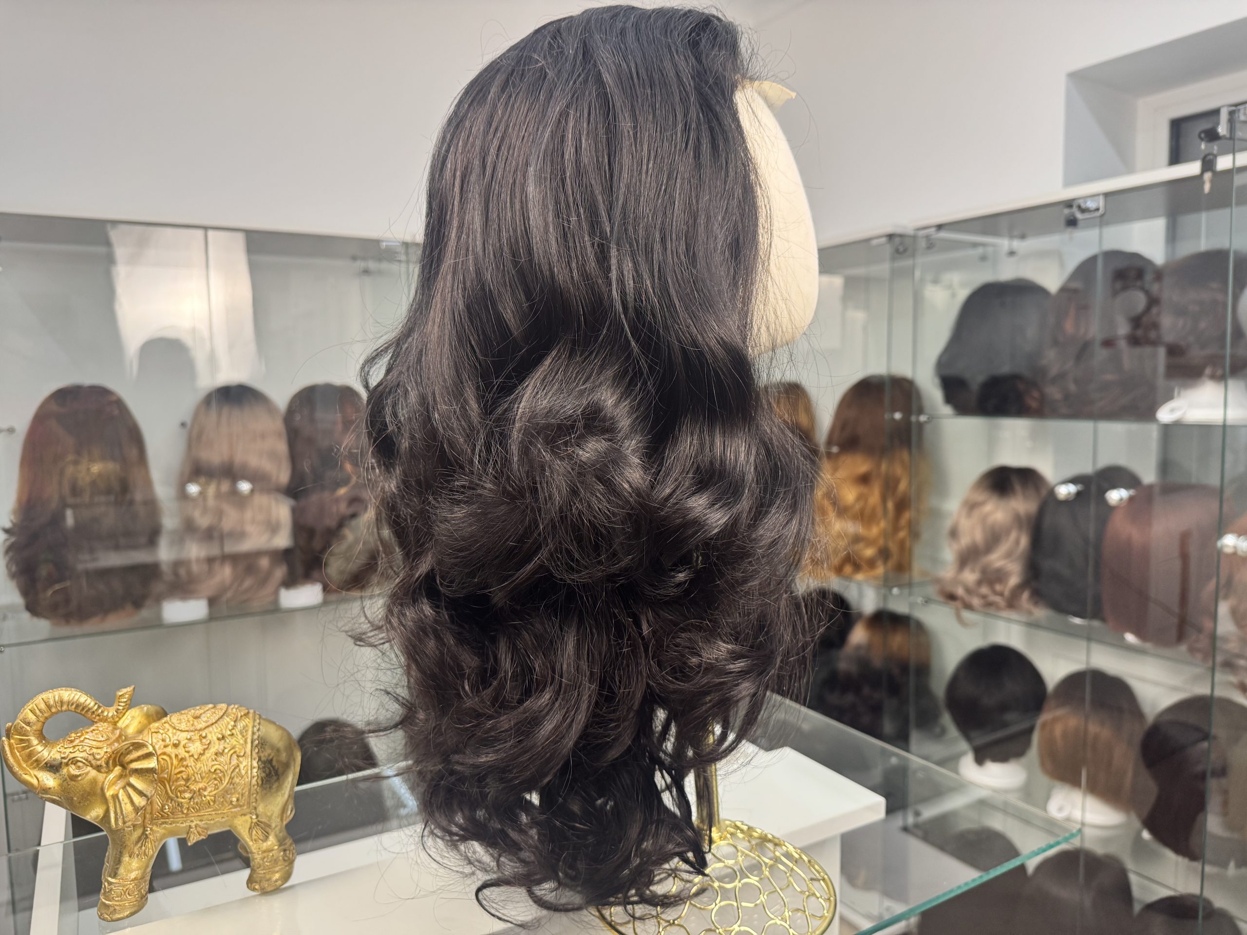 Czarna peruka syntetyczna Premium – kręcone włosy, Lace, 180% objętości