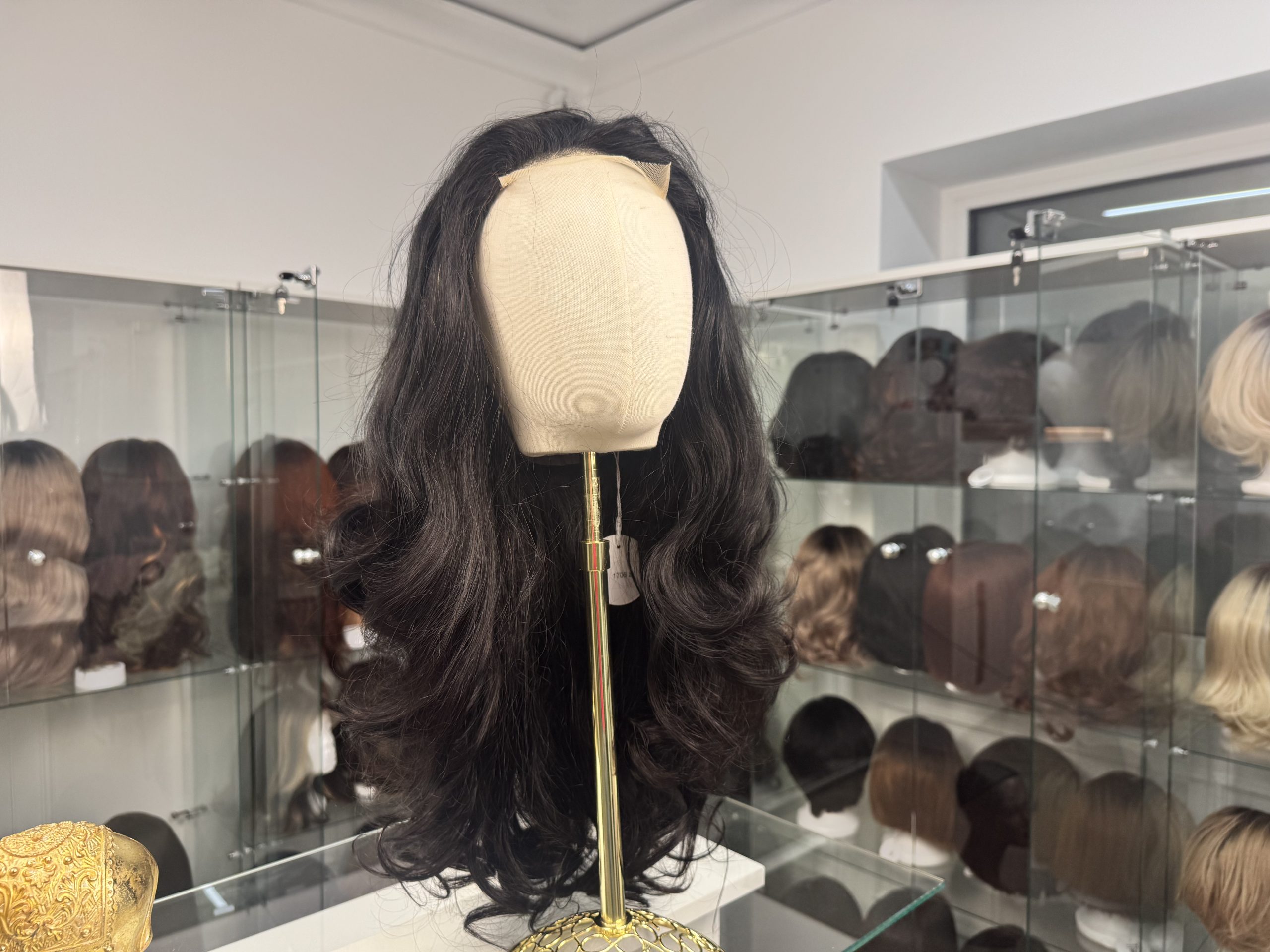 Czarna peruka syntetyczna Premium – kręcone włosy, Lace, 180% objętości