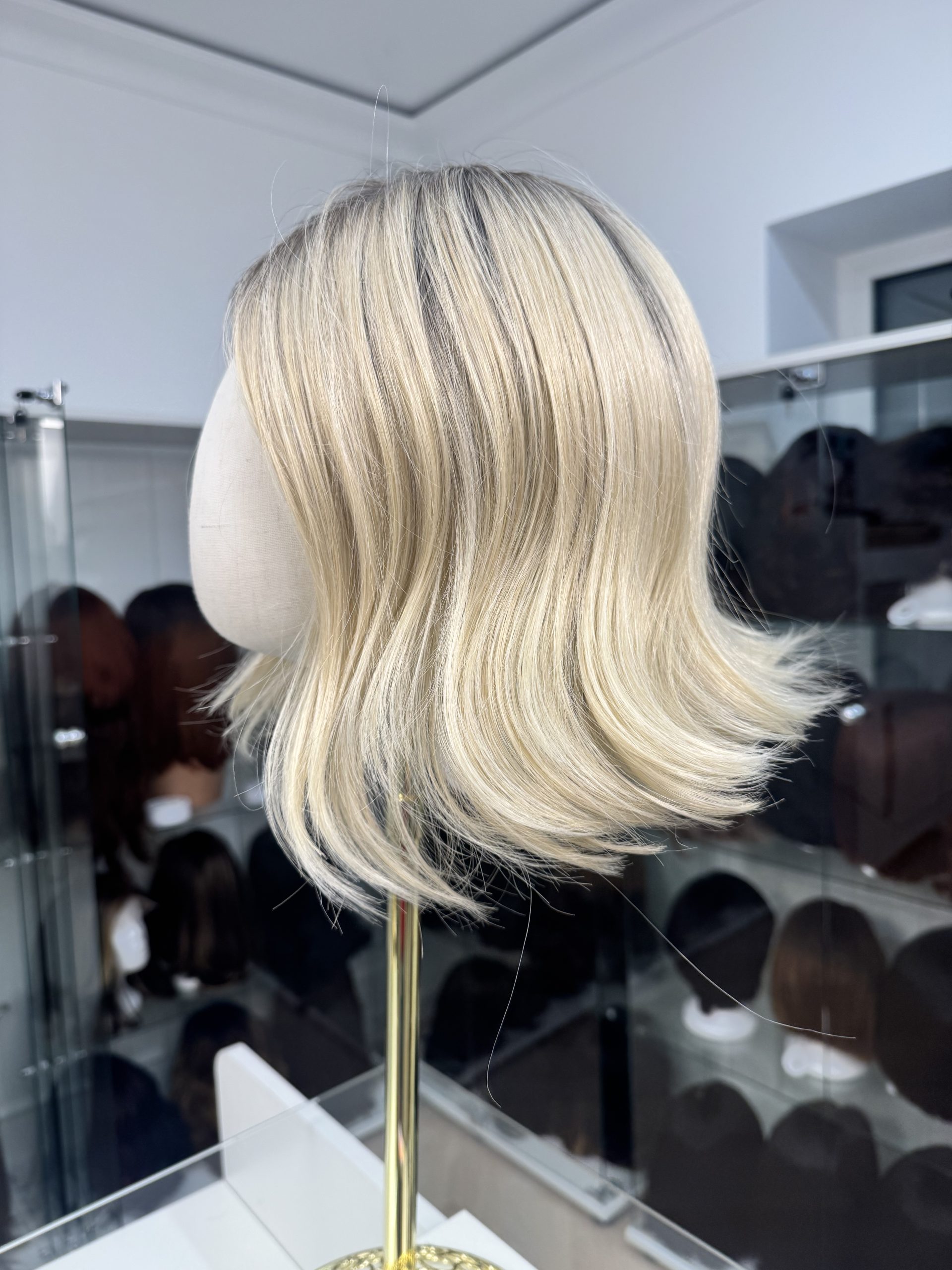 Peruka syntetyczna – popielaty blond