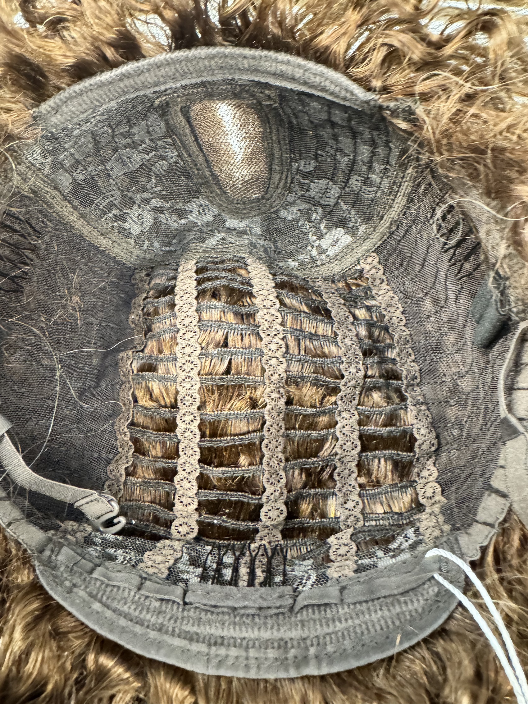 Kręcona peruka Front Lace – miedziany brąz ze złocistymi refleksami