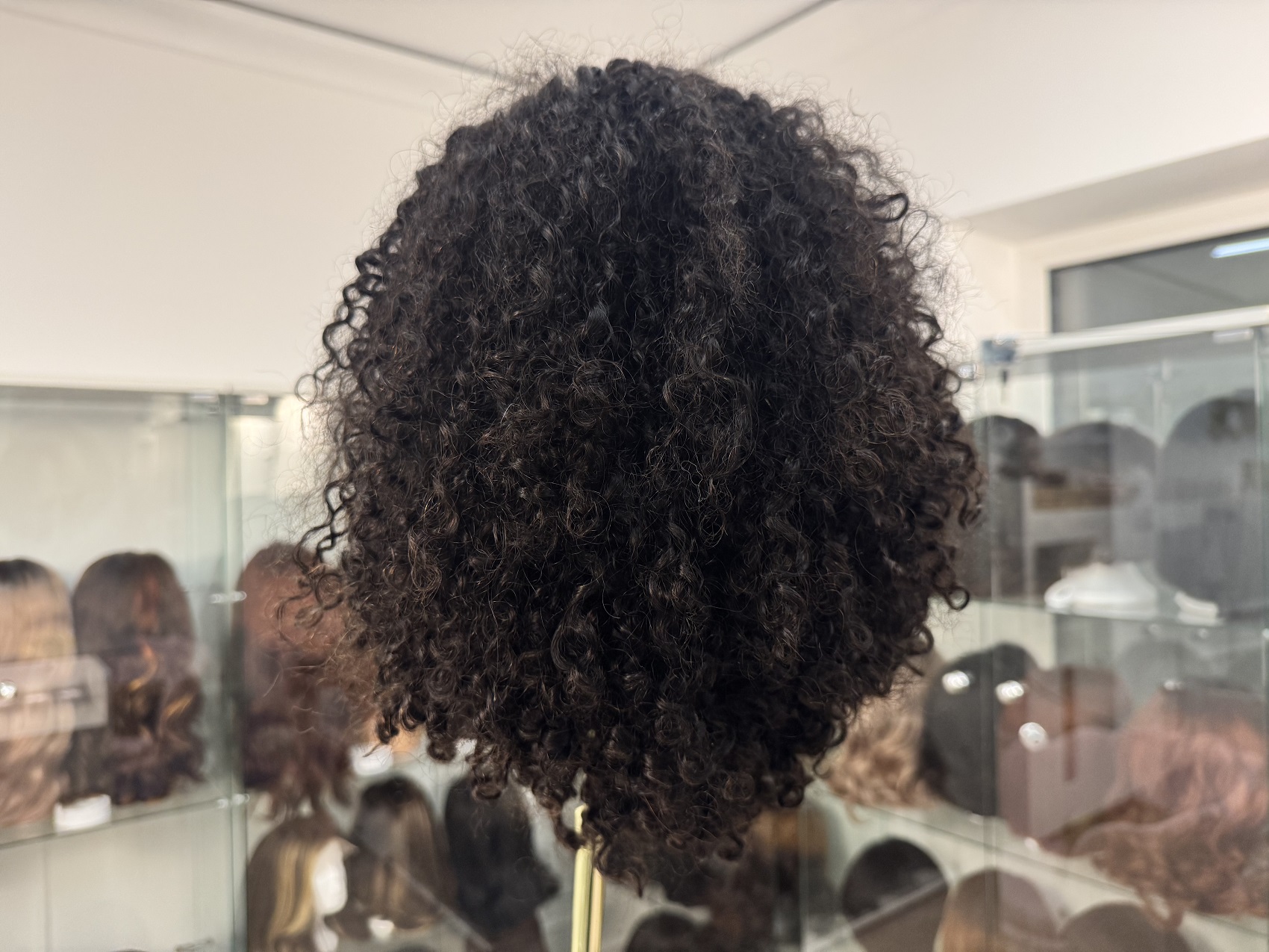 Peruka syntetyczna Premium Front Lace – kręcone włosy 180%