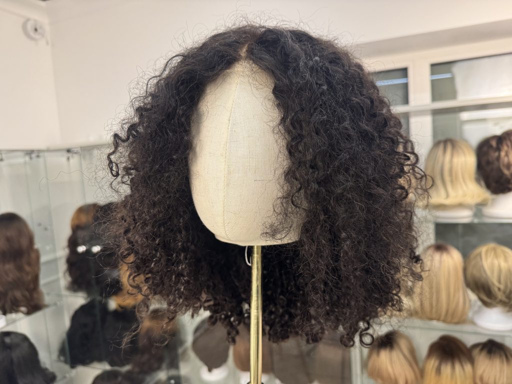 Peruka syntetyczna Premium Front Lace – kręcone włosy 180%