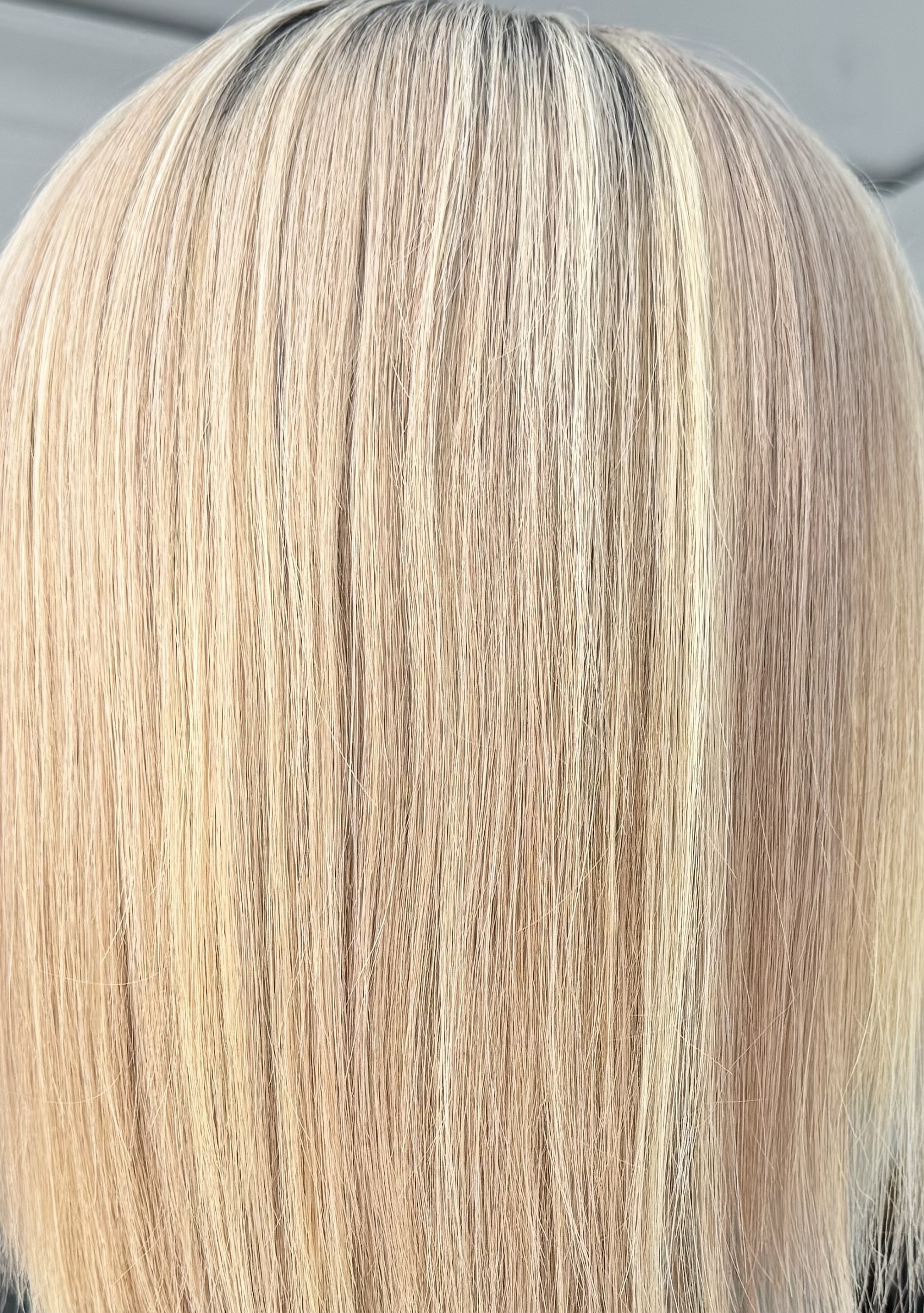 Naturalna peruka z kolekcji Lawenda  – wielotonowy ciepły blond