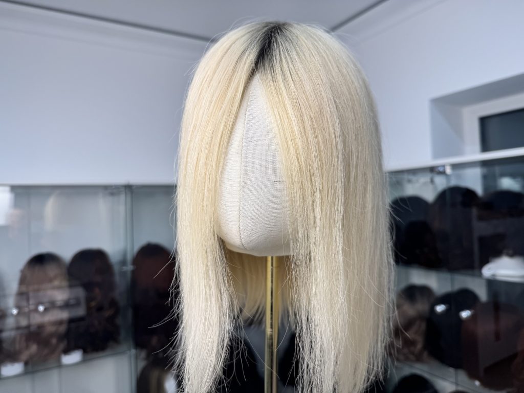 Naturalna peruka blond ciemniejszy odrost z kolekcji Lawenda 