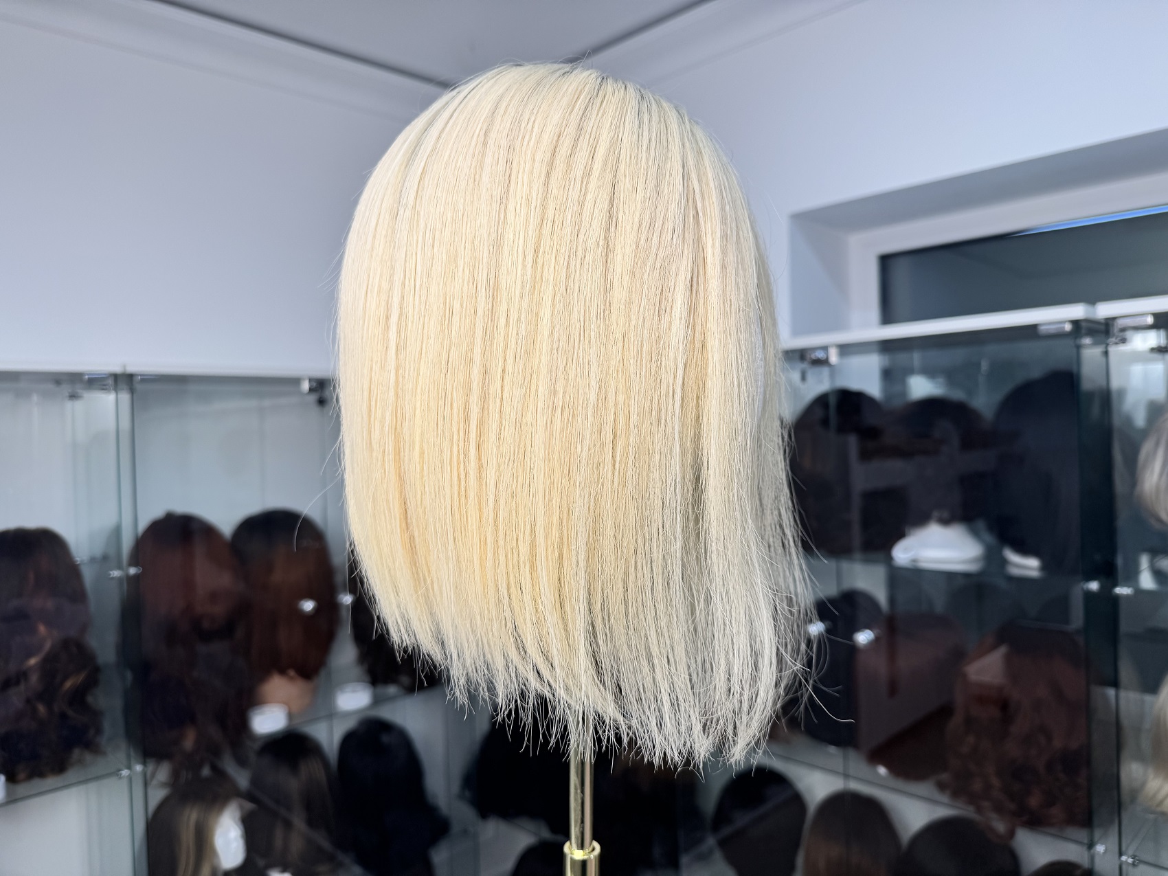 Naturalna peruka blond ciemniejszy odrost z kolekcji Lawenda 