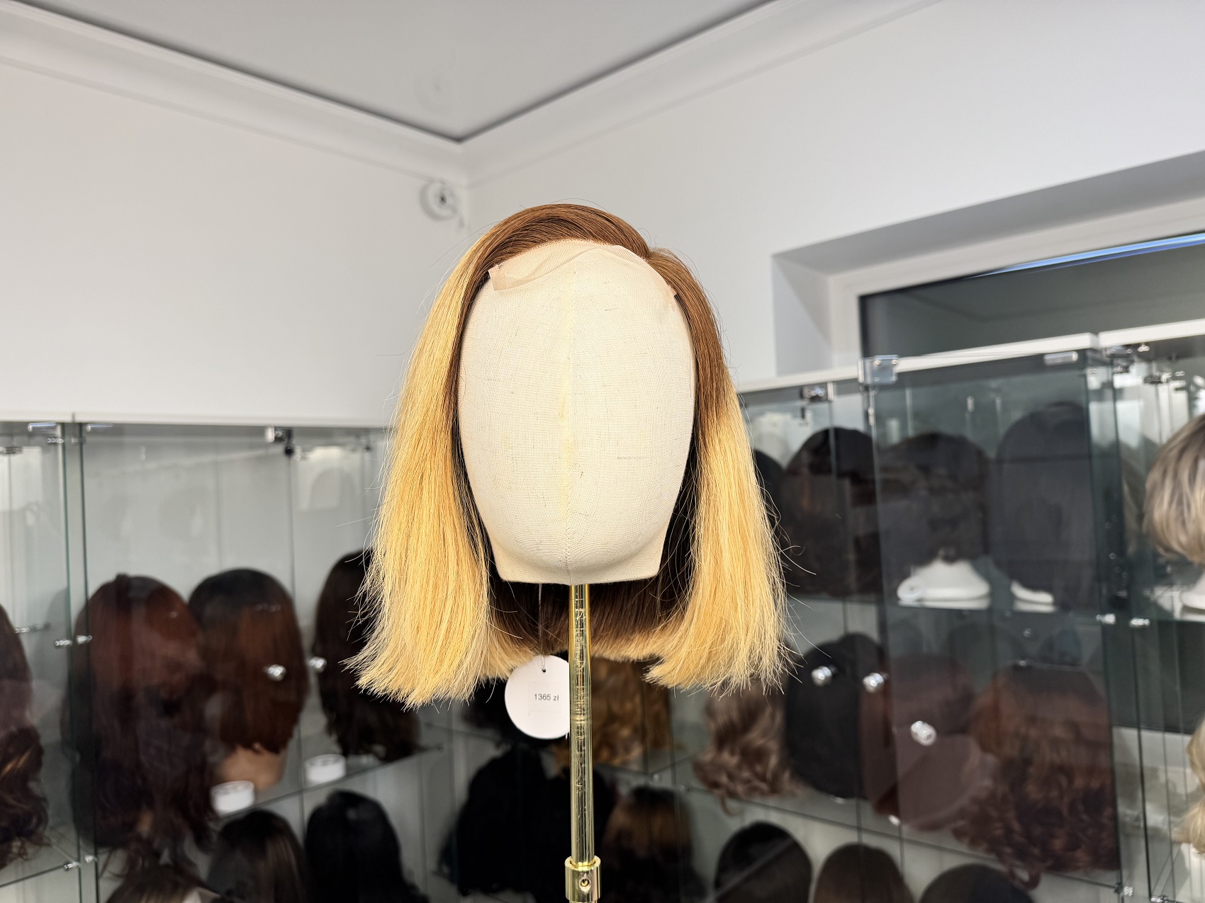 Syntetyczna peruka Premium – blond z rudym odrostem, Lace Front