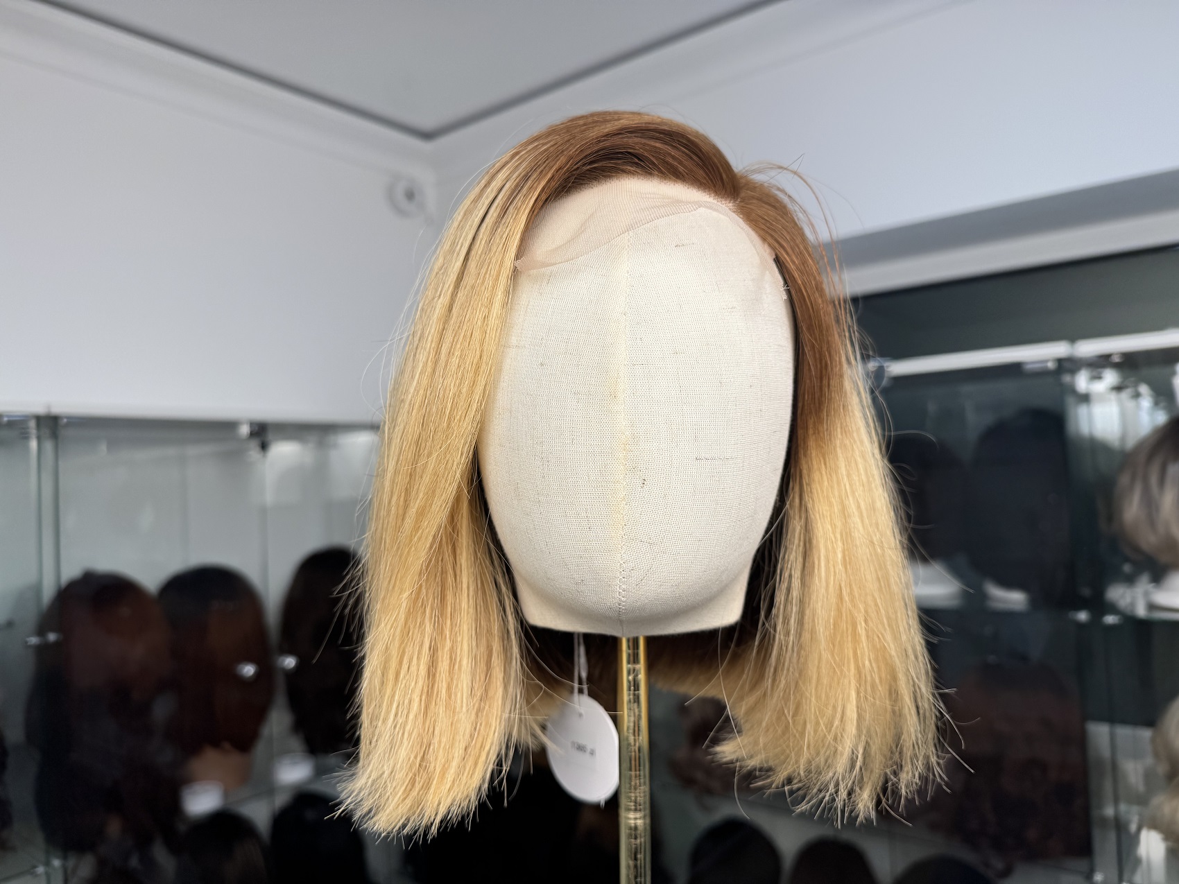 Syntetyczna peruka Premium – blond z rudym odrostem, Lace Front