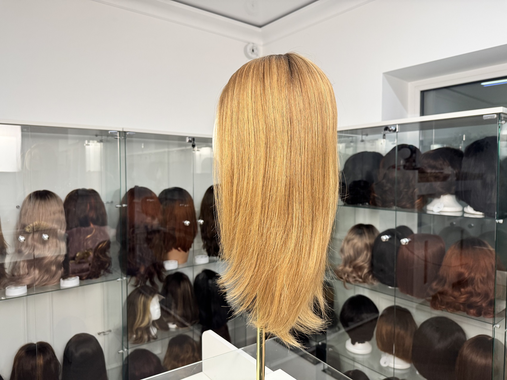 Naturalna peruka Jaśminowa 16″ – delikatna siatka Lace Front