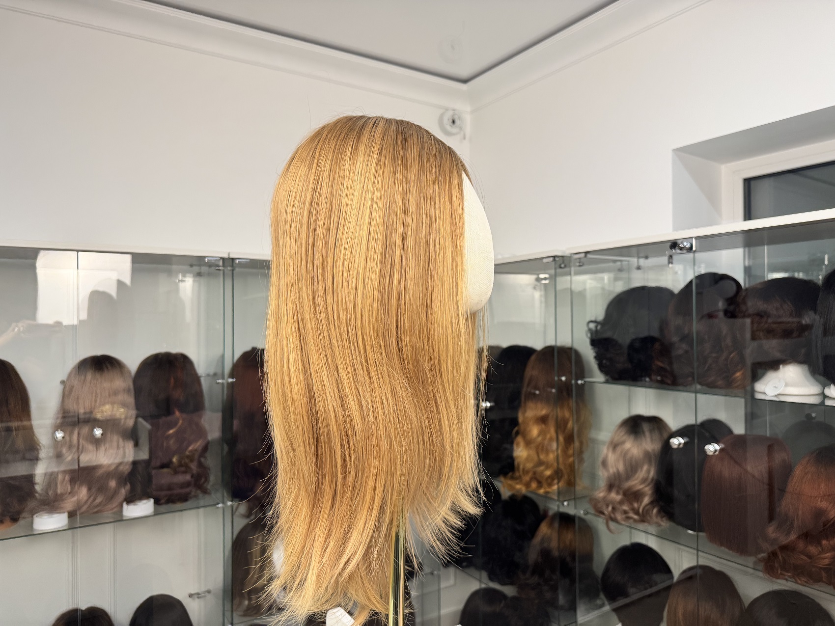 Naturalna peruka Jaśminowa 16″ – delikatna siatka Lace Front