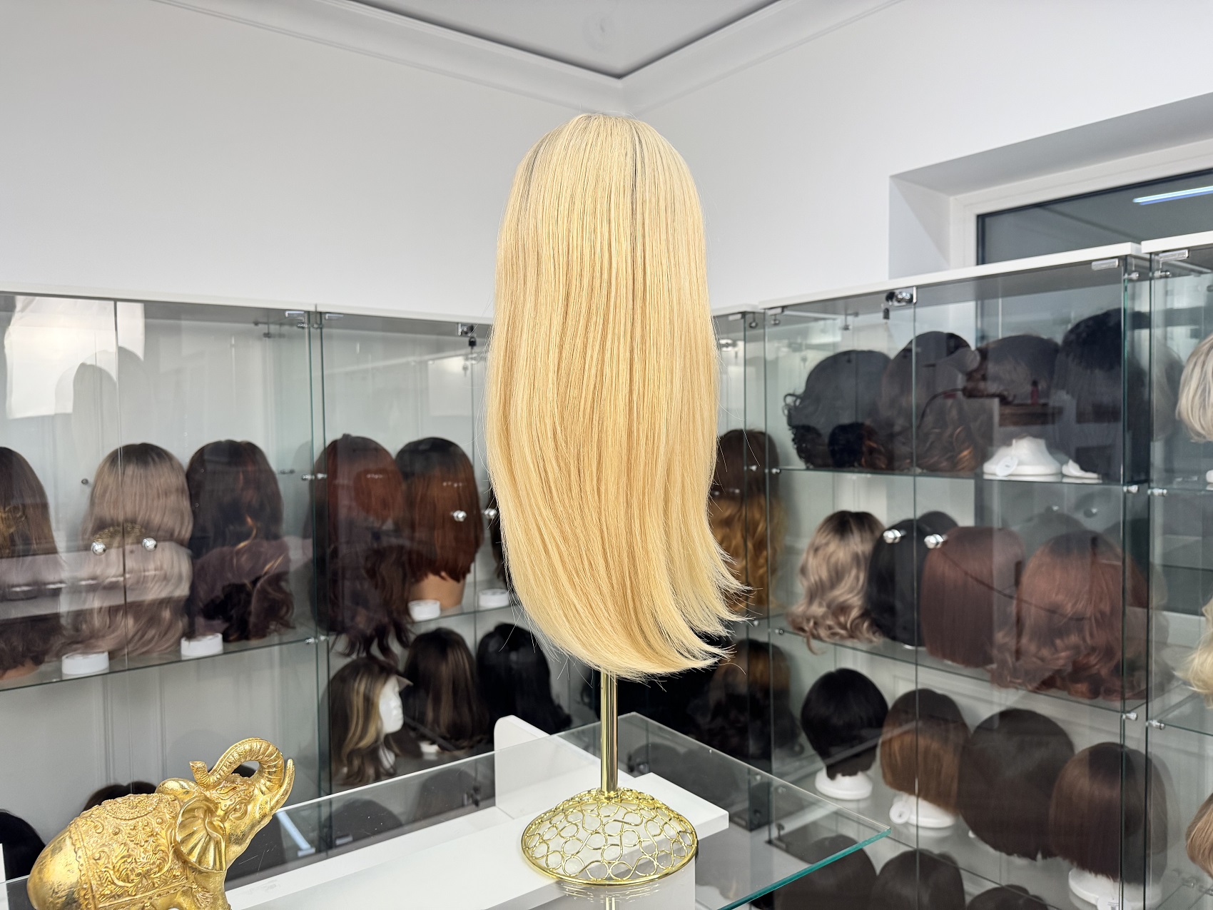 Naturalna peruka – jasny blond z delikatnym odrostem, Lace Front
