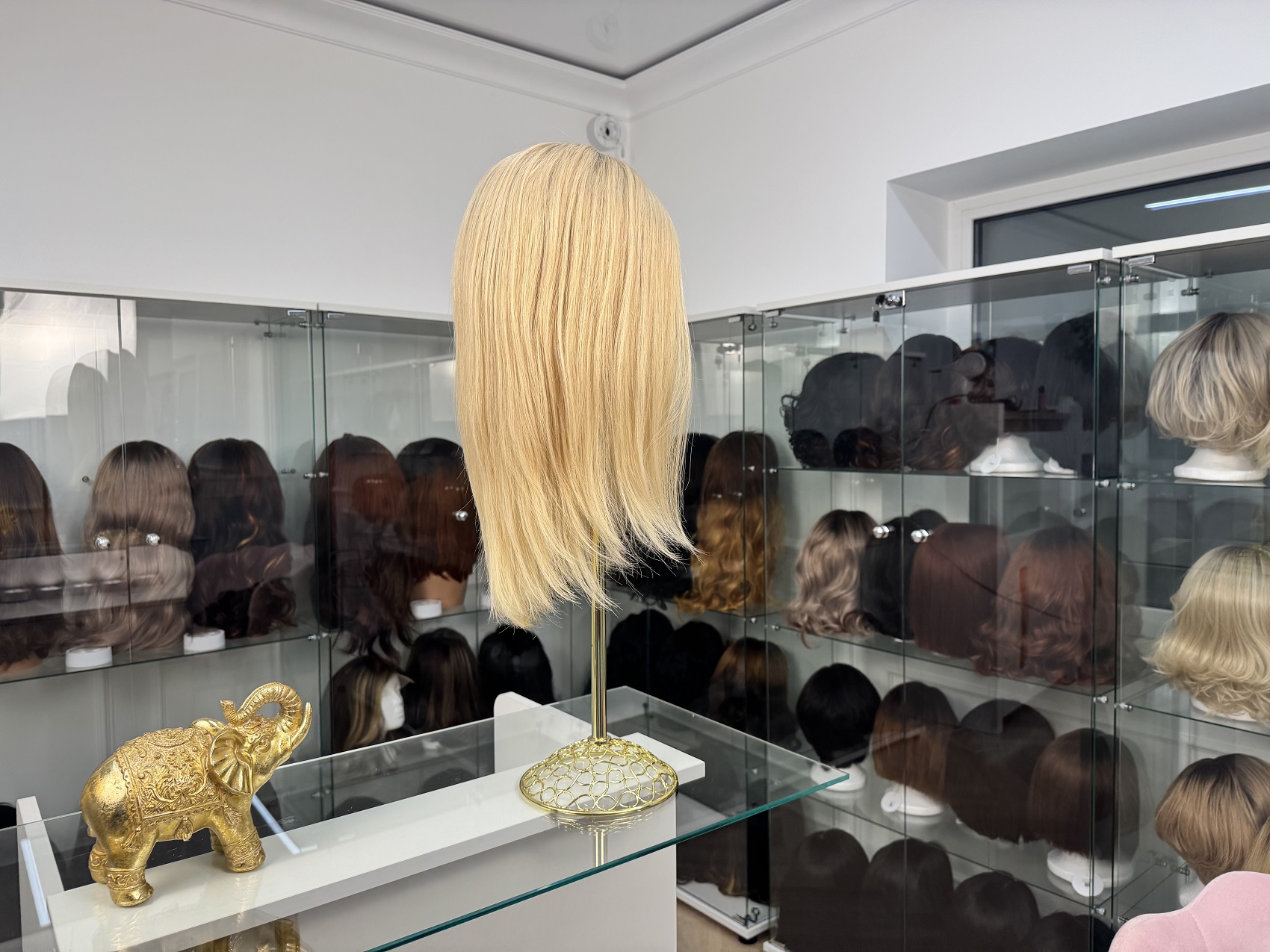 Naturalna peruka – jasny blond z delikatnym odrostem, Lace Front
