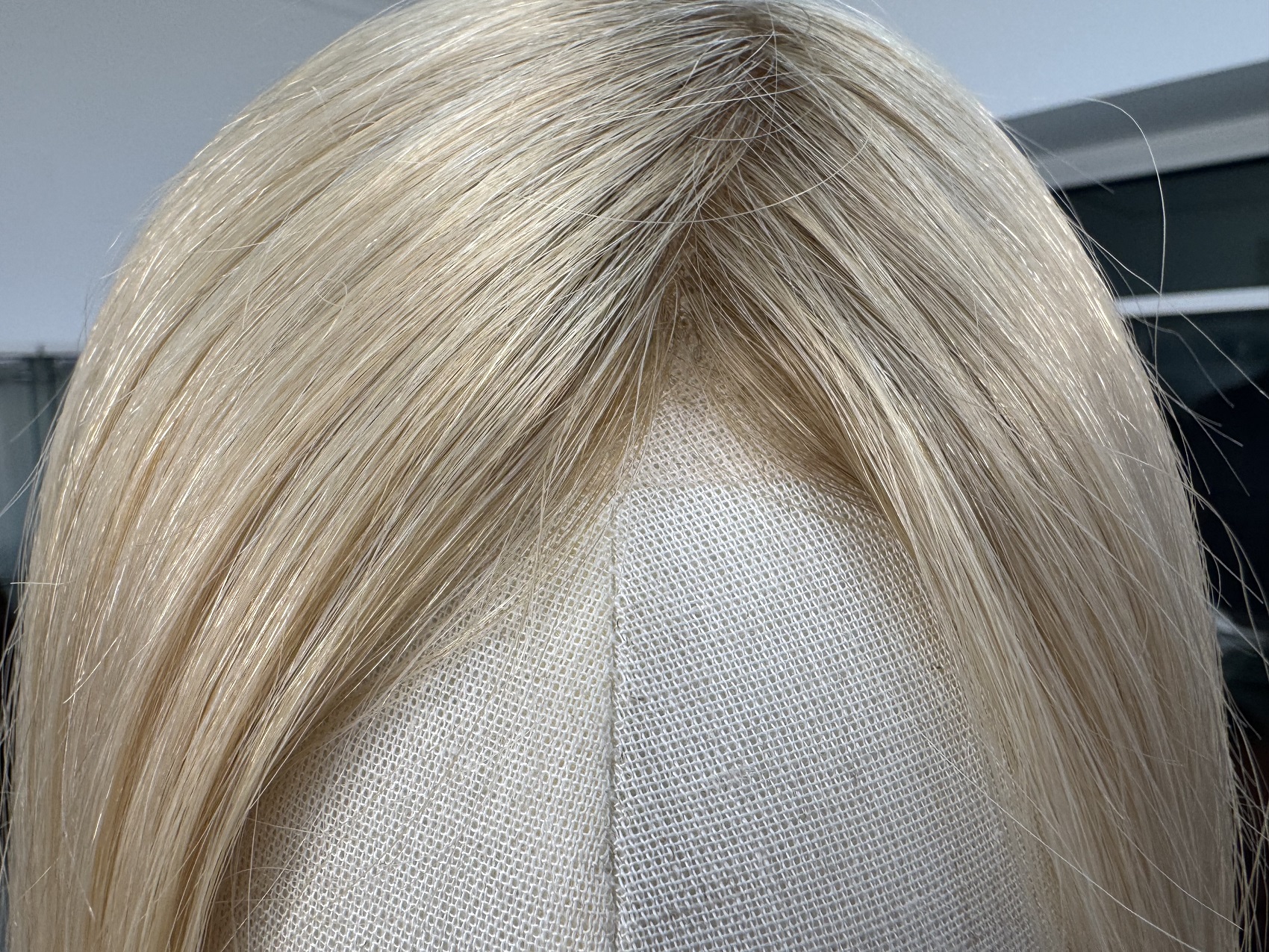 Naturalna peruka – jasny blond z delikatnym odrostem, Lace Front