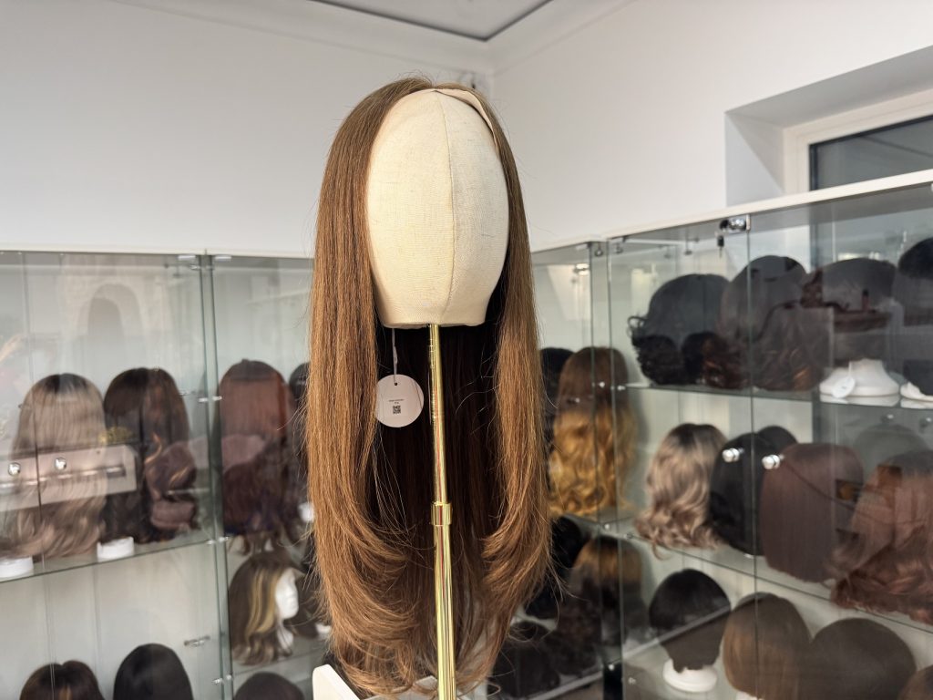 Naturalna peruka medyczna Bronde – Lace Front, imitacja skóry głowy