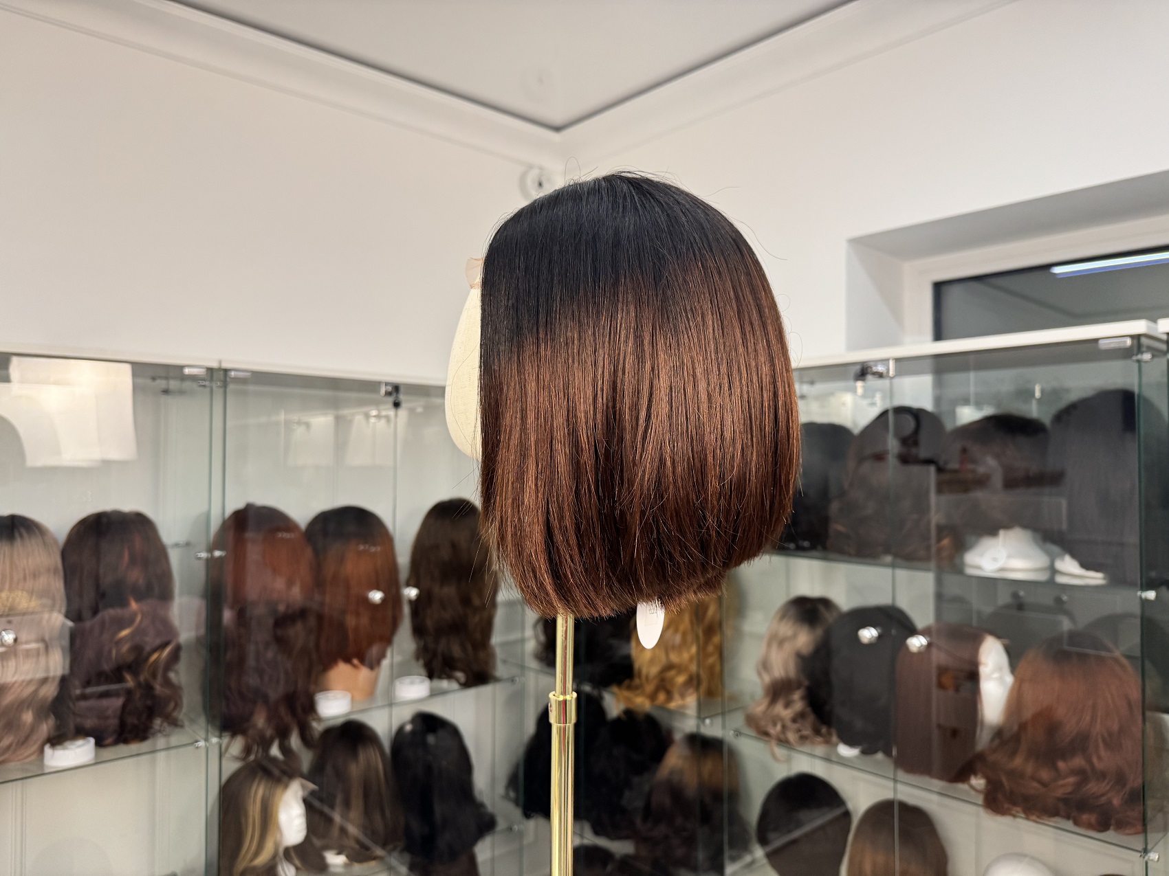 Syntetyczna peruka premium Lace Front – brąz ombré